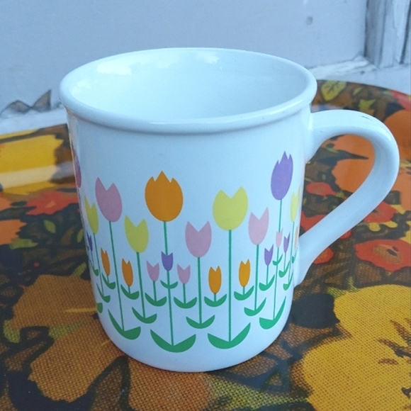 VINTAGE COFFEE MUG 1986 TULIPS